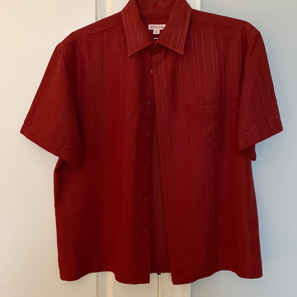 Men’s Medium Button up Cabana style shirt. No signs of wear at all.
